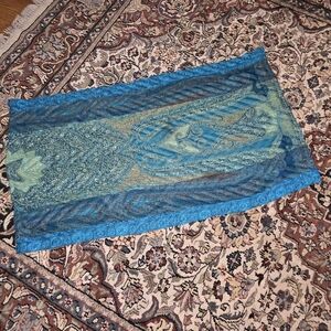 Collection Eighteen Infinity scarf